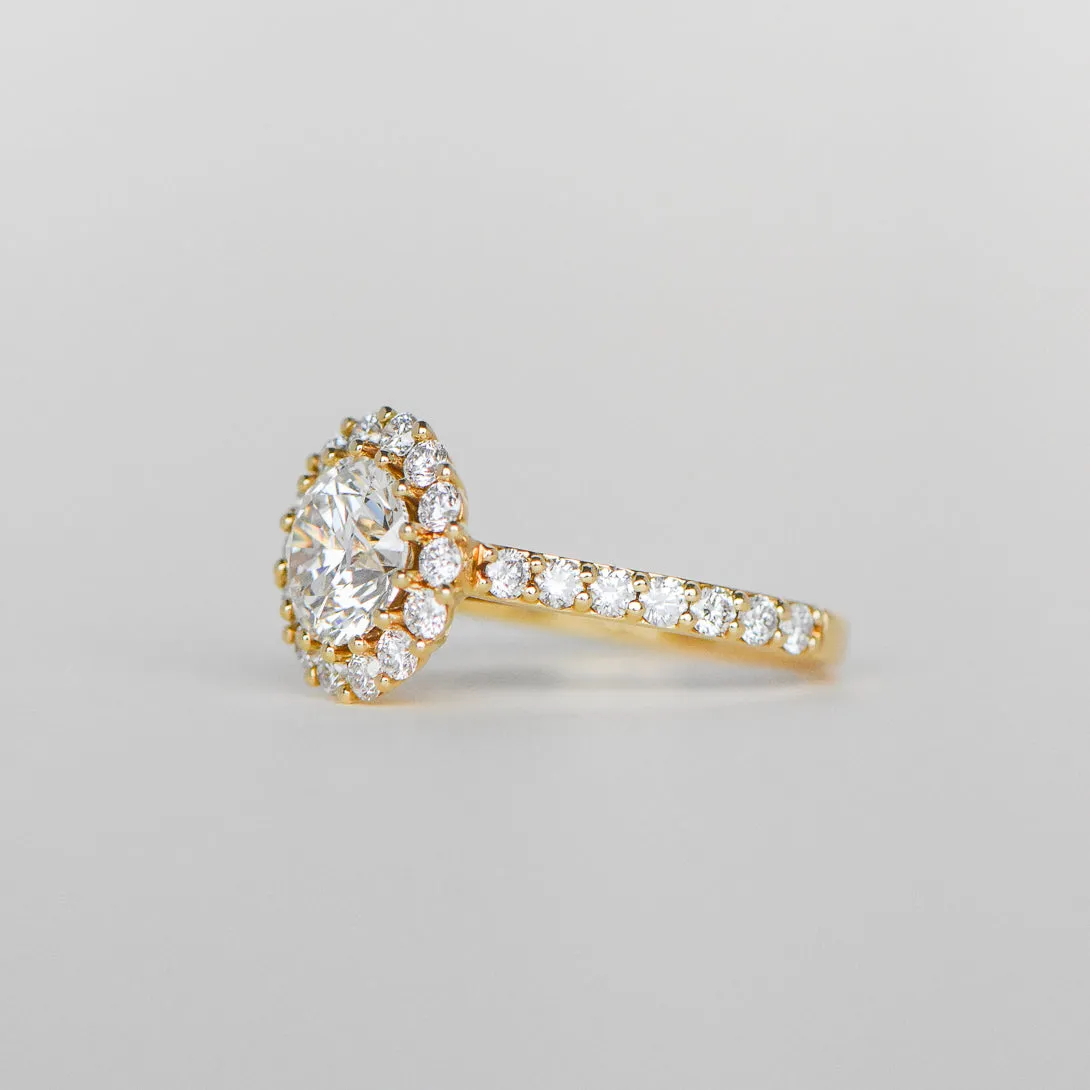 Danique | Round Brilliant Diamond Engagement Ring with Halo and Shoulder Stones