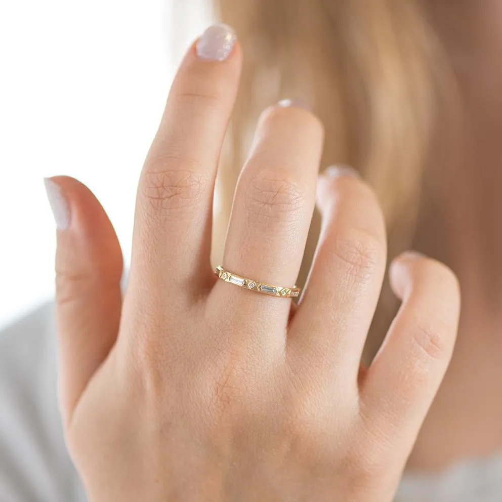 Half Eternity 18K Gold Geometric Ring with Baguette & Round Diamonds