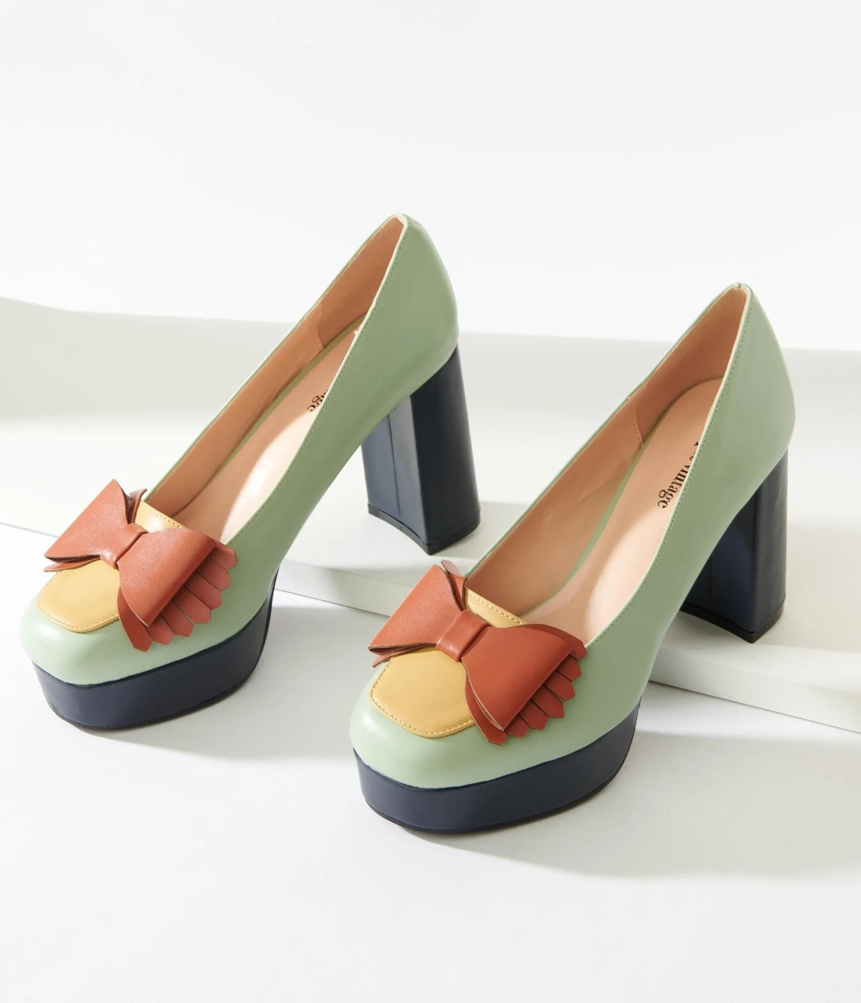 Unique Vintage 1970s Mint Bow Leatherette Platform Heels