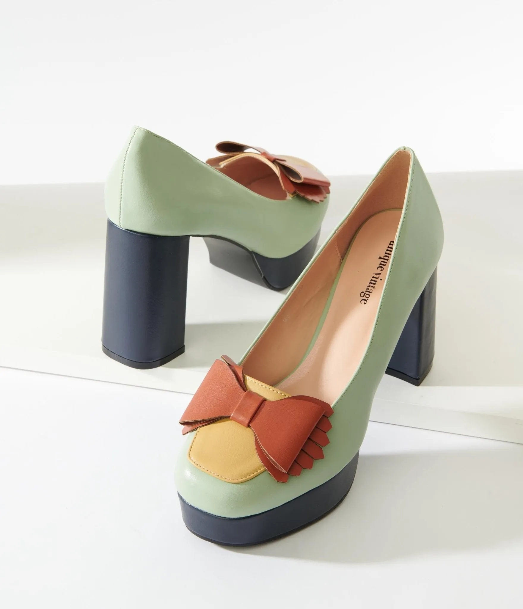 Unique Vintage 1970s Mint Bow Leatherette Platform Heels