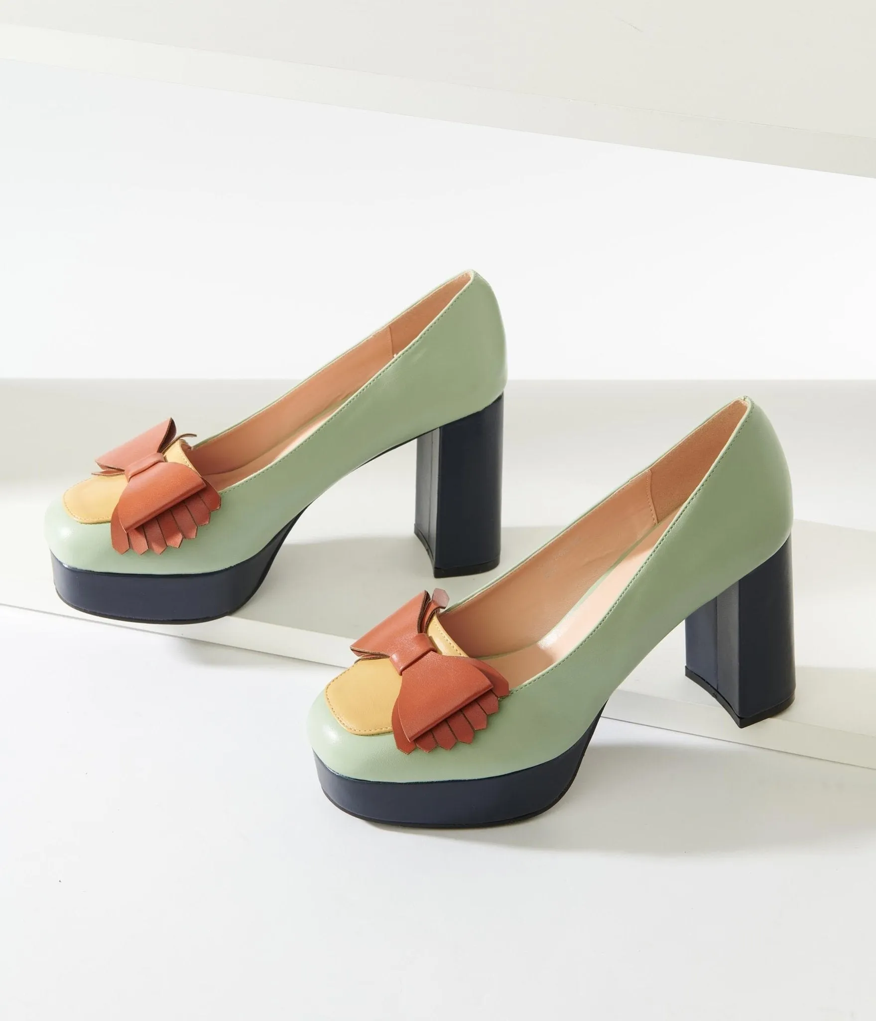 Unique Vintage 1970s Mint Bow Leatherette Platform Heels